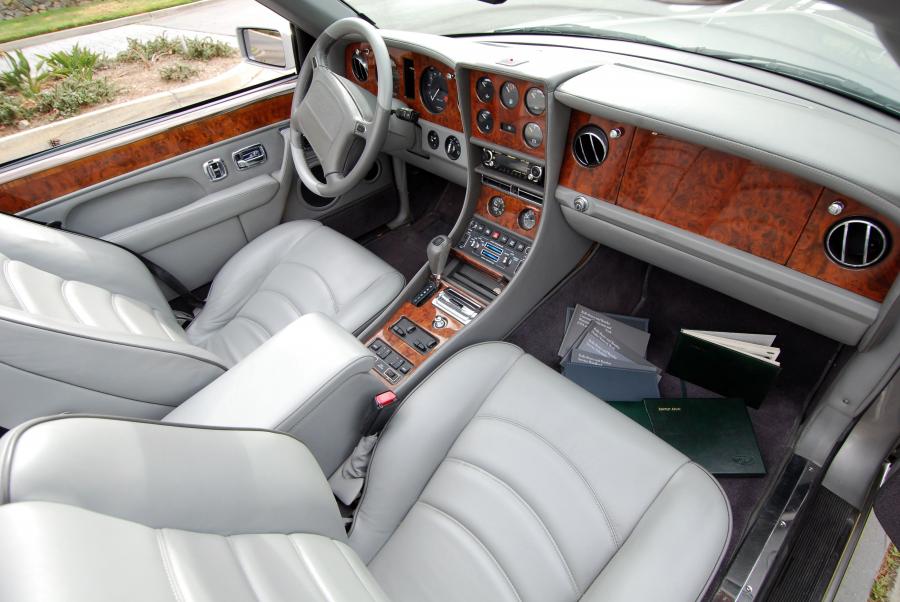 Интерьер Bentley Azure Turbo 2000 года  (фото 4 из 7)